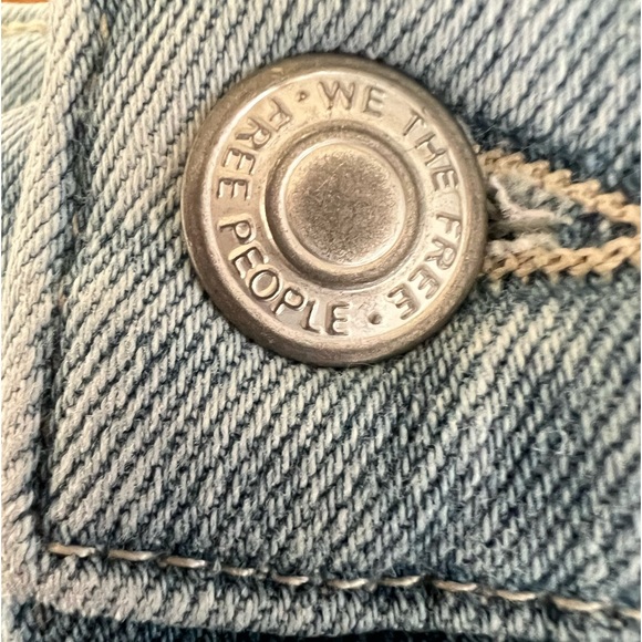 Free people thirty light wash jeans. Size 30 - Picture 9 of 9
